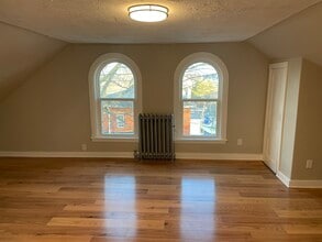 24 Crown St, Unit 3 in Worcester, MA - Building Photo - Building Photo