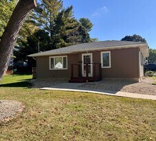 801 N Main St in Edgerton, WI - Building Photo