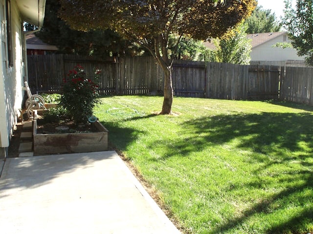 4221 N Esten Pl in Boise, ID - Foto de edificio - Building Photo