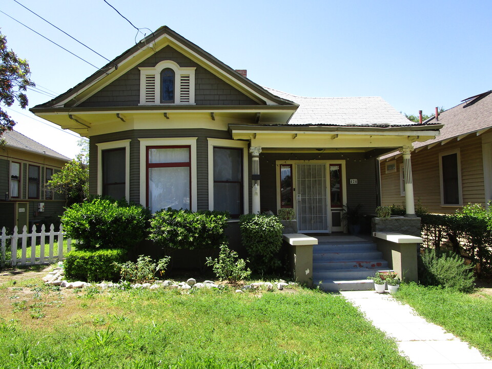 424 Grant St in Redlands, CA - Building Photo