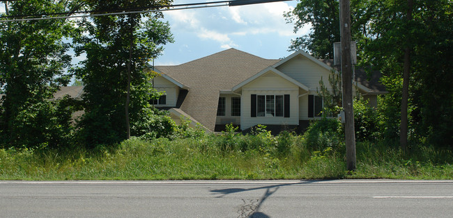 Holiday Maple Downs in Fayetteville, NY - Building Photo - Building Photo