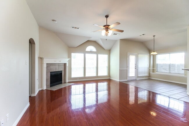 7517 Creek Meadow Dr in Fort Worth, TX - Building Photo - Building Photo