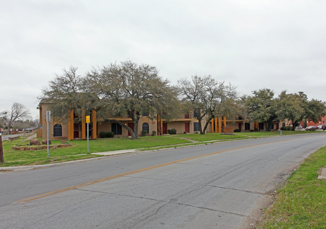 Demasiado Apartments in Irving, TX - Building Photo - Building Photo