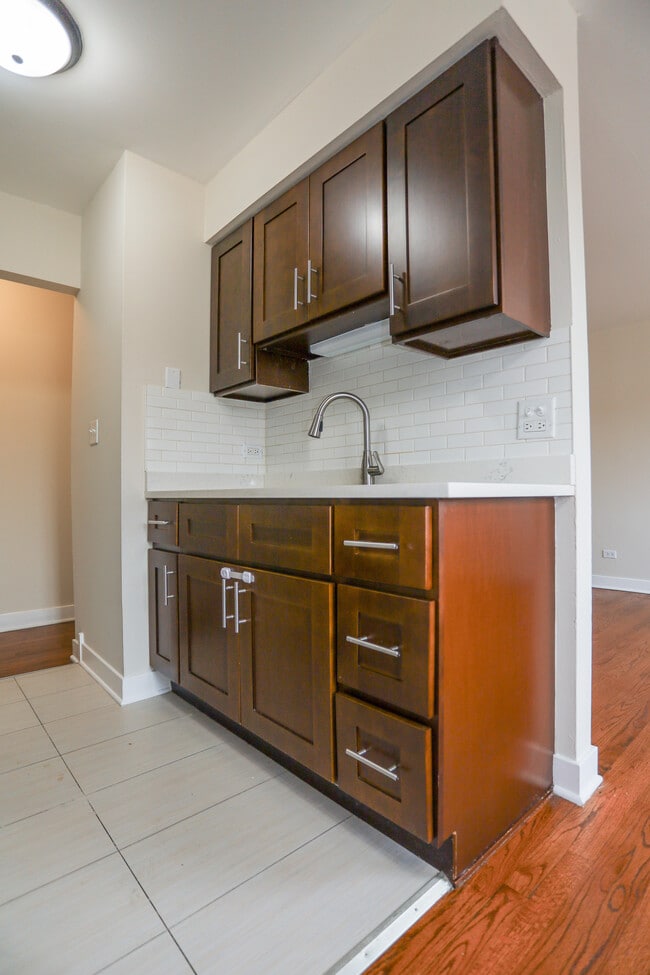 5851 N Winthrop Ave, Unit #304