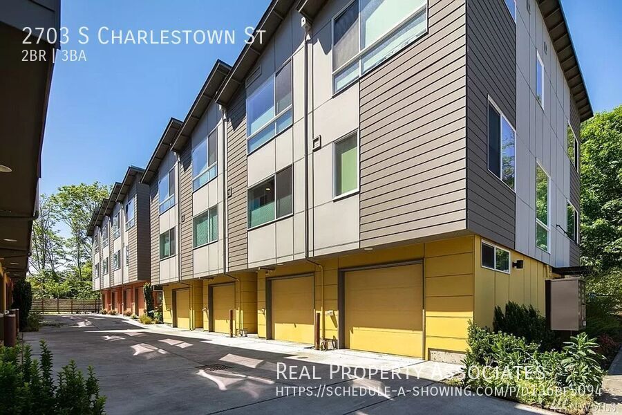 2703 S Charlestown St in Seattle, WA - Building Photo