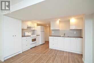 102 Robinson Ave in Toronto, ON - Building Photo - Building Photo