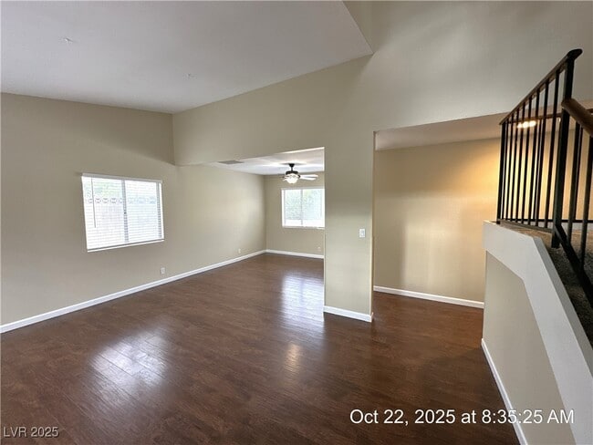2341 Moorpark Way in Henderson, NV - Building Photo - Building Photo