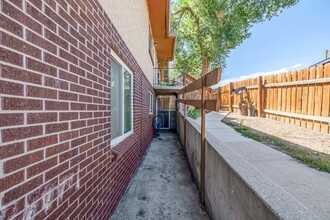 263 S Eliot St in Denver, CO - Building Photo - Building Photo