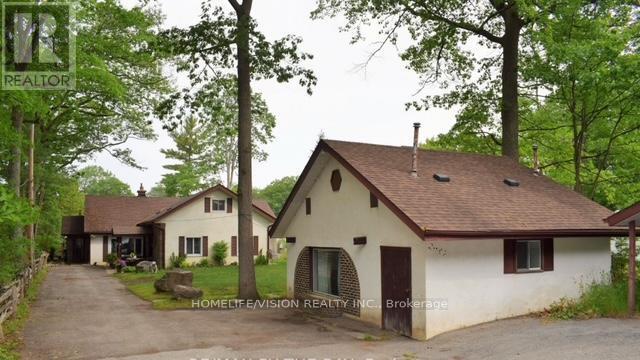 2082 River Rd W in Wasaga Beach, ON - Building Photo
