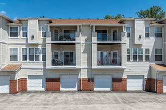 Brickyard Apartments in Bloomington, IL - Building Photo - Building Photo