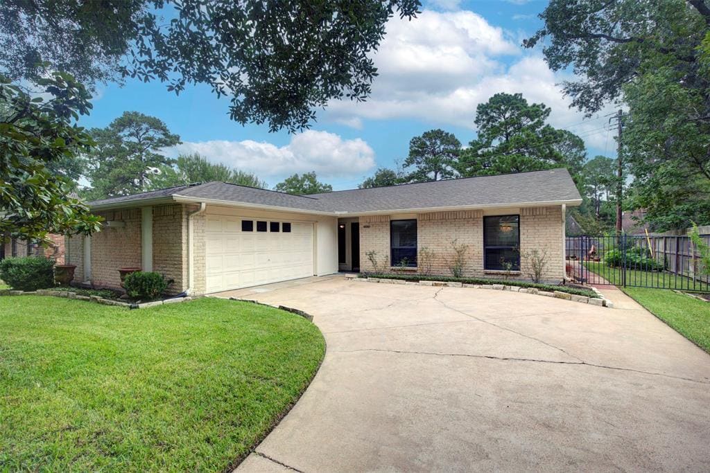17910 Navajo Trail Dr in Spring, TX - Building Photo