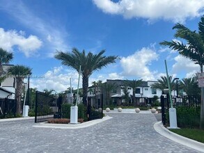 8362 NW 7th Pl in Plantation, FL - Building Photo - Building Photo