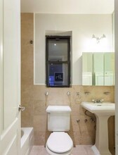 AVENUE B, Unit 1/2FN in New York, NY - Building Photo - Building Photo