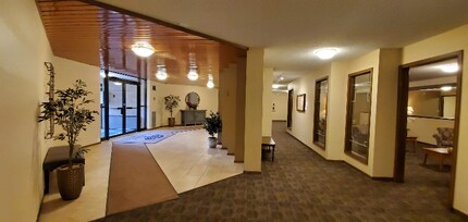 6670 Vernon Ave S in Edina, MN - Building Photo - Building Photo