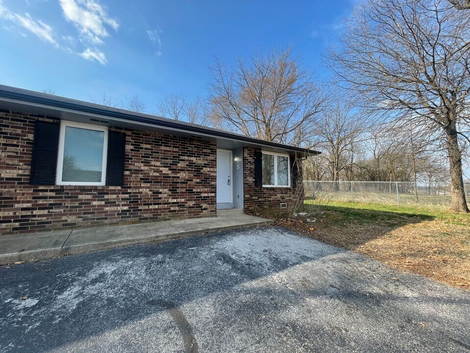 1075 S Lexington Ave in Springfield, MO - Building Photo