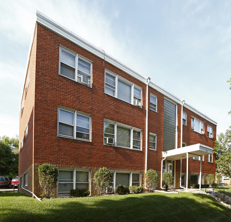 Ford Parkway Apartments in St. Paul, MN - Building Photo