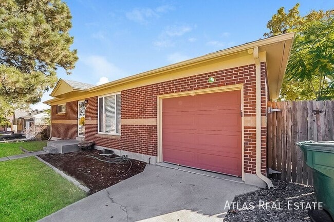 888 Ogden Cir in Northglenn, CO - Building Photo - Building Photo