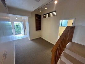 3717 Manini Way in Honolulu, HI - Building Photo
