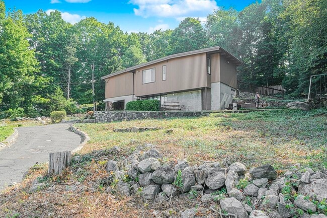 203 Hoyt St in Darien, CT - Building Photo - Building Photo