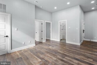 342 W Queen Ln in Philadelphia, PA - Building Photo - Building Photo