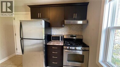 1544 King St E in Hamilton, ON - Building Photo - Building Photo