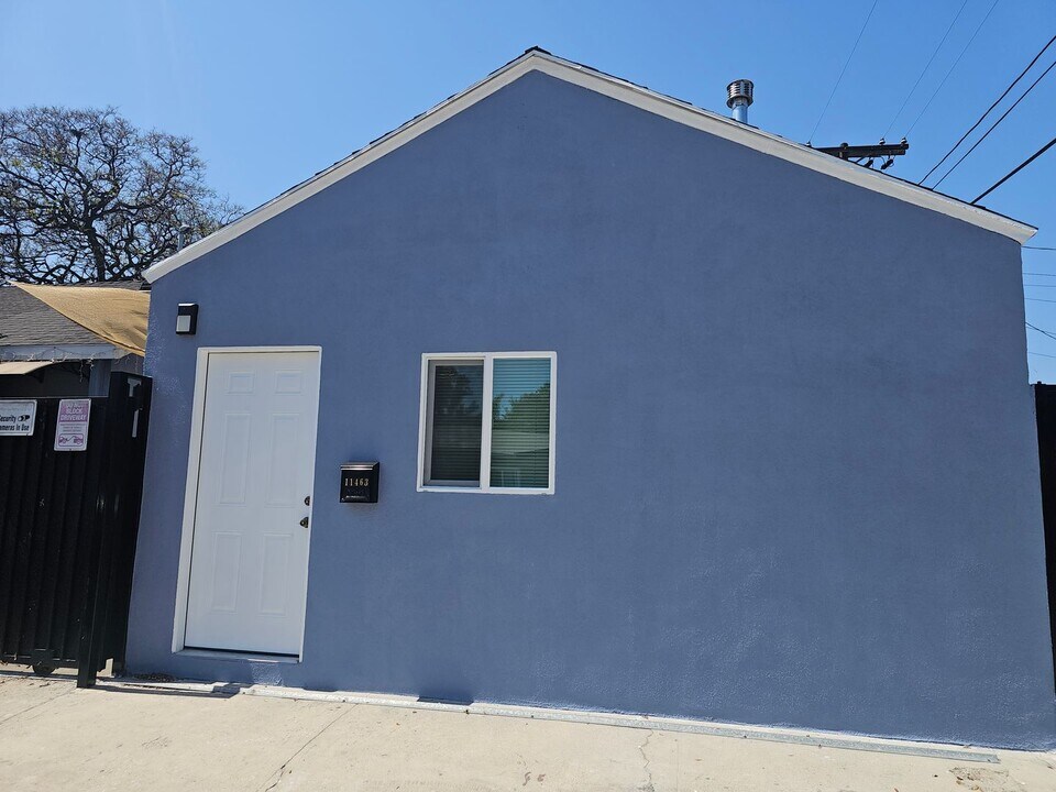 11463 Pearl St in Los Angeles, CA - Building Photo