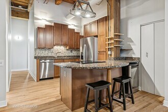 331 S Peoria St in Chicago, IL - Building Photo - Building Photo