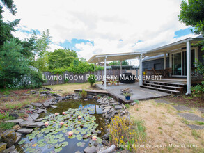 8300 NE Tillamook St in Portland, OR - Building Photo - Building Photo