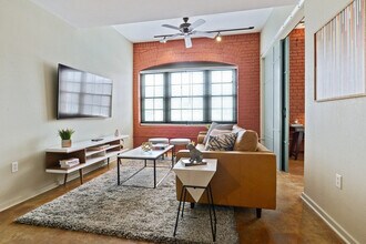 923 Constance St in New Orleans, LA - Building Photo - Building Photo