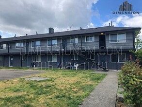 Bridgewood Estates Apartments in Lakewood, WA - Building Photo - Interior Photo