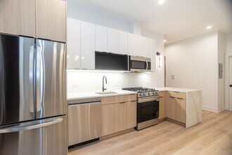 2254 N Sawyer Ave in Chicago, IL - Building Photo - Building Photo