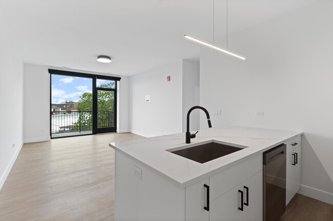 3140 N Clybourn Ave in Chicago, IL - Building Photo - Building Photo