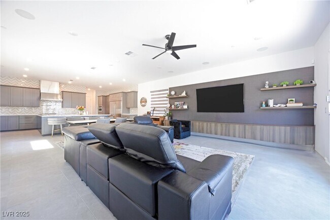 property at 318 Shaded Canyon Dr