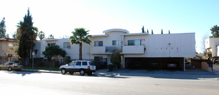 Vanowen Villas in Van Nuys, CA - Building Photo - Building Photo