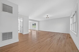 2216 Crompond Rd in Yorktown Heights, NY - Building Photo - Building Photo