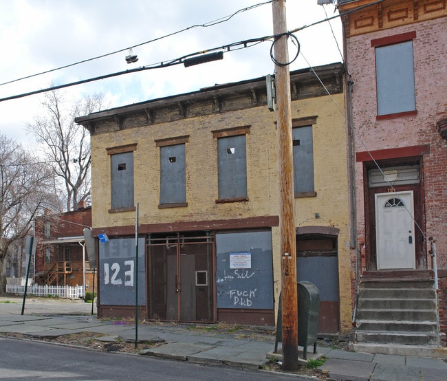 123 Lander St in Newburgh, NY - Building Photo - Building Photo