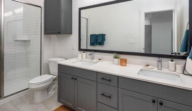2205 N Bonnie Brae St in Denton, TX - Foto de edificio - Building Photo