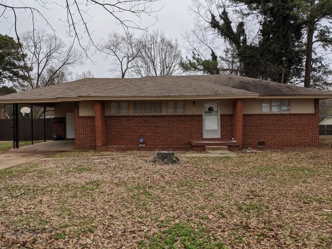 3706 Lakewood Dr NW in Huntsville, AL - Building Photo - Building Photo
