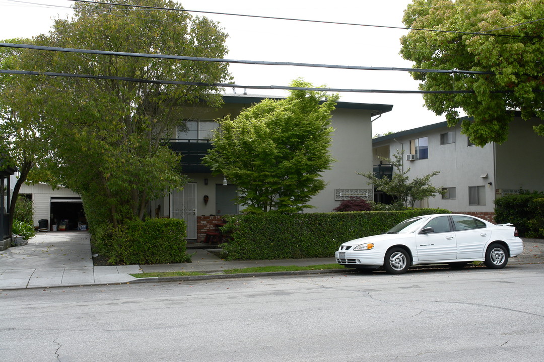 535 Lincoln Ave in Redwood City, CA - Foto de edificio