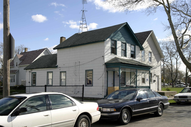 2047 W 29th St in Cleveland, OH - Foto de edificio - Building Photo