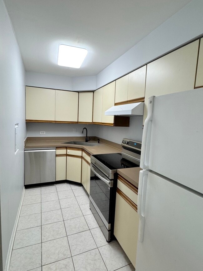 1960 Cherry Ln in Northbrook, IL - Building Photo - Building Photo