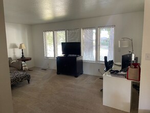 2291 University Ave in Sacramento, CA - Building Photo - Building Photo