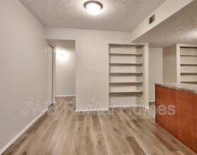 7201 Arlington Expy in Jacksonville, FL - Building Photo - Building Photo