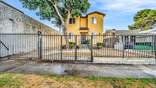 1616 W 39th Pl in Los Angeles, CA - Building Photo - Building Photo