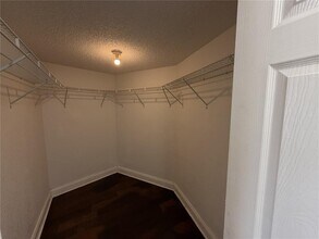 4255 N University Dr, Unit 310 in Sunrise, FL - Foto de edificio - Building Photo