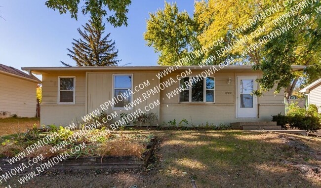 property at 1000 W Broadway St