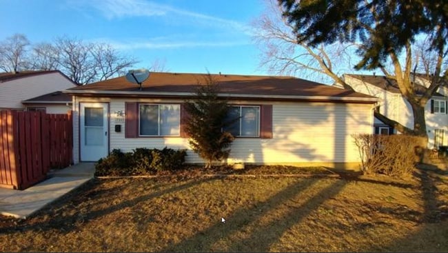 property at 1733 Queensbury Cir