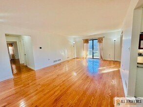 144 Beverly Hl Ter in Woodbridge, NJ - Building Photo - Building Photo