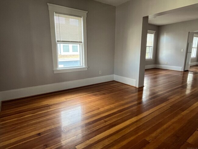101 Riverview Ave in New London, CT - Building Photo - Building Photo