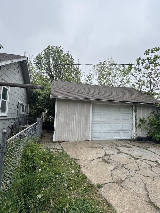 2209 SW Martin Ct in Topeka, KS - Building Photo - Building Photo